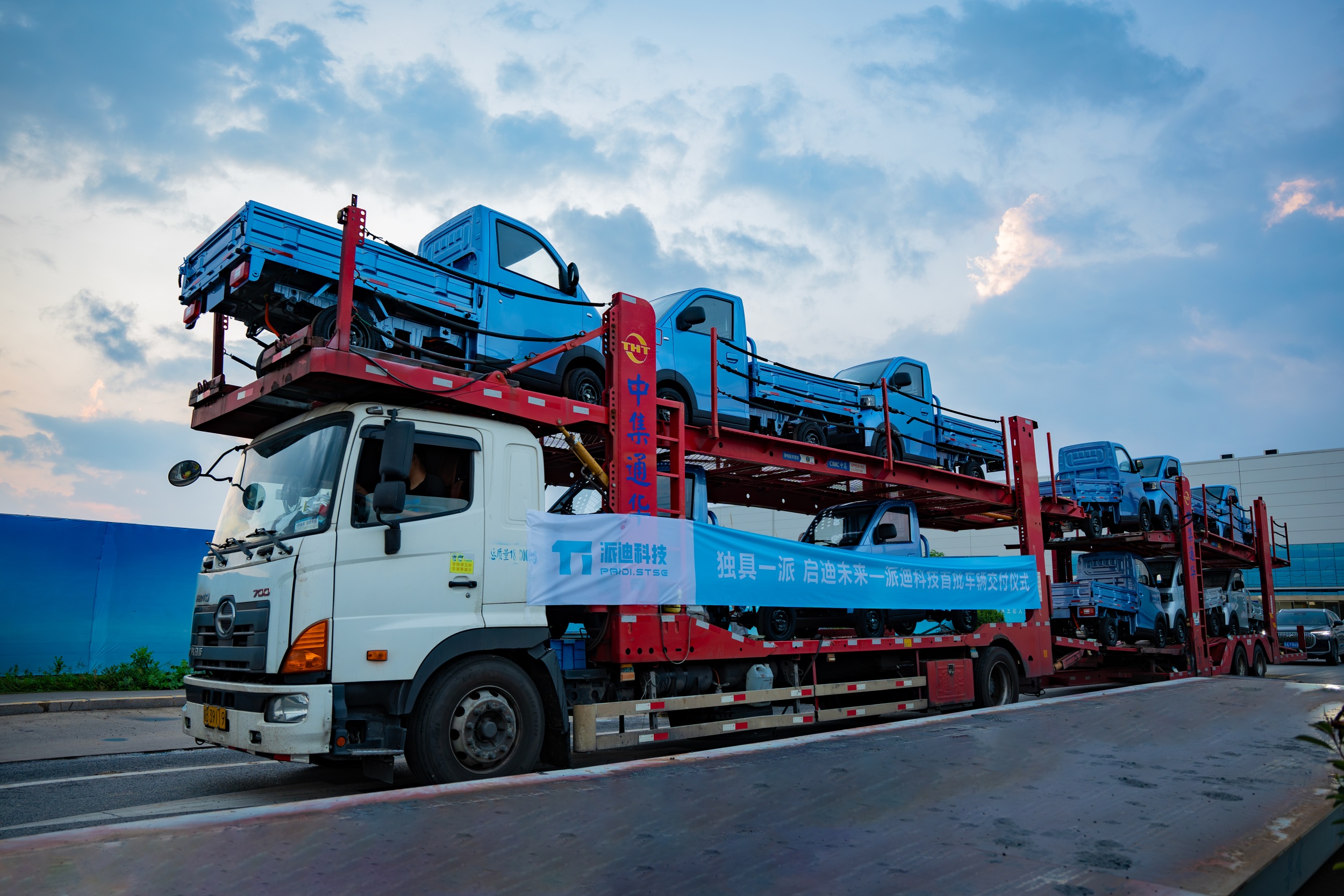 Cérémonie de livraison du premier lot de véhicules de PAIDI Technology : Lancement d’un nouveau voyage d’atterrissage à grande échelle de véhicules de logistique énergétique nouvelle